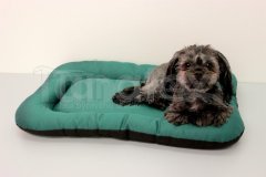 Rozměr cca 60x90cm. Vrchní materiál omyvatelný polyester. Podložka je zespoda na zip, uvnitř pevná 2cm molitanová deska, která se vyjme a pak celé můžete vyprat na 30°C.
