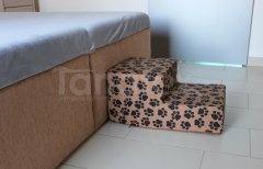 Schody pro psa Hnědé stopy Schody pro psy