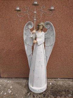 Anděl poly šedý s trojsvícnem Polystonové a keramické figurky - andělé, kominík, děti, důchodci, houby