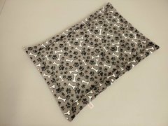 Lehká podložka Stopy a kostičky