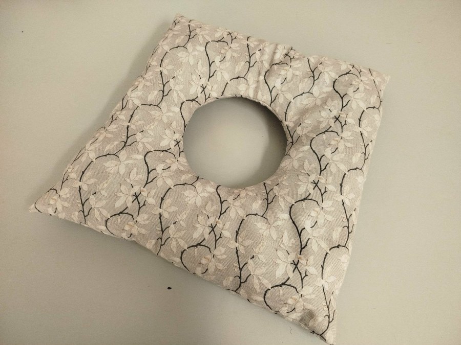 Polštář na hemeroidy - Polštář na hemeroidy - Něha Polštář na hemeroidy - Něha - Polštář na hemeroidy