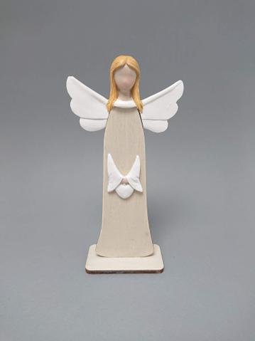 Anděl dřevo se srdcem střední - Polystonové a keramické figurky