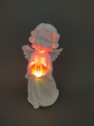Anděl se svítícím srdcem stojící - Polystonové a keramické figurky