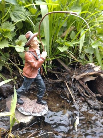 Rybář stojící malý - Polystonové a keramické figurky