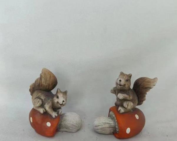 Veverka na houbě keramika - Polystonové a keramické figurky