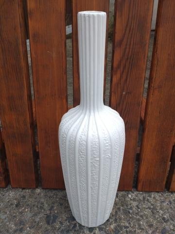 Váza bílá - umělé květiny