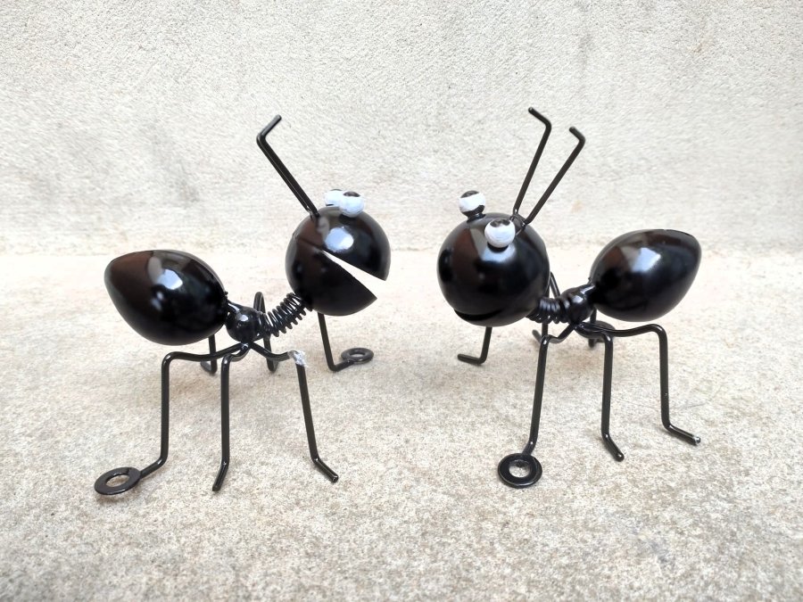 Mravenec kovový závěsný