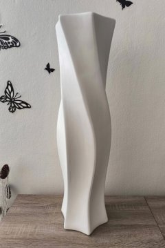 Váza bílá kroucená maxi