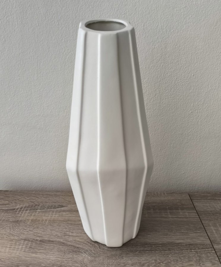 Váza bílá zkosená velká - Dekorační vázy