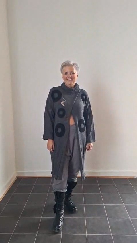 Tuniky, mikiny, svetry - Dámské svetry - Svetřík nebo kardigan Svetřík nebo kardigan - Dámské svetry