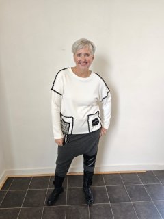 Tuniky, mikiny, svetry - Mikina s výšivkou bílá Mikina s výšivkou bílá