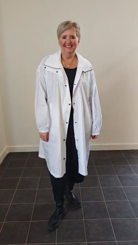 Bundy, kabáty, kardigany - Bílá lehká bundička Bílá lehká bundička - Bundy, kabáty, kardigany